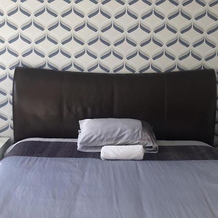 Superking Bedroom Close To The A30 カムボーン エクステリア 写真