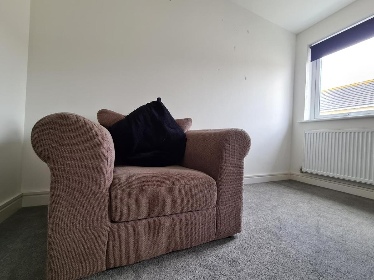 Superking Bedroom Close To The A30 カムボーン エクステリア 写真