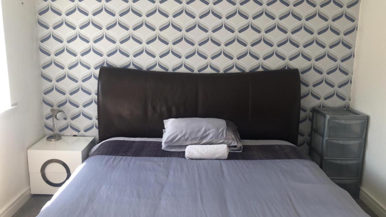 Superking Bedroom Close To The A30 カムボーン エクステリア 写真
