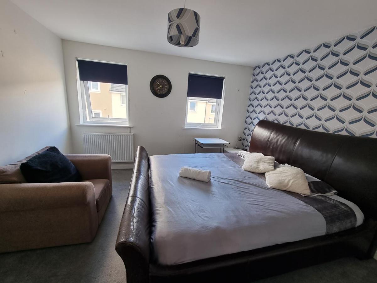 Superking Bedroom Close To The A30 カムボーン エクステリア 写真