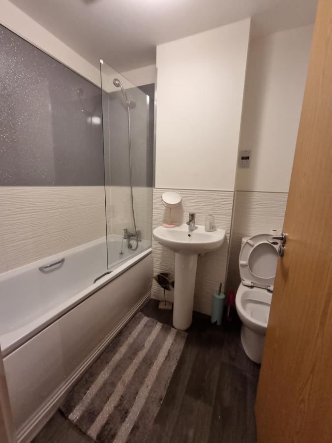Superking Bedroom Close To The A30 カムボーン エクステリア 写真